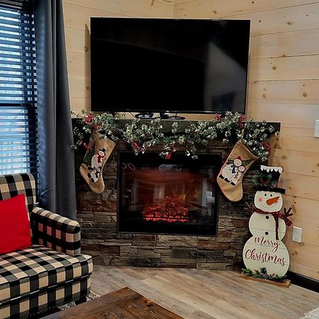 Lil Cabin In The Cove! Mtn Views, Theater, Hot Tub, Games, King Beds, Prime Location! Sevierville Kültér fotó