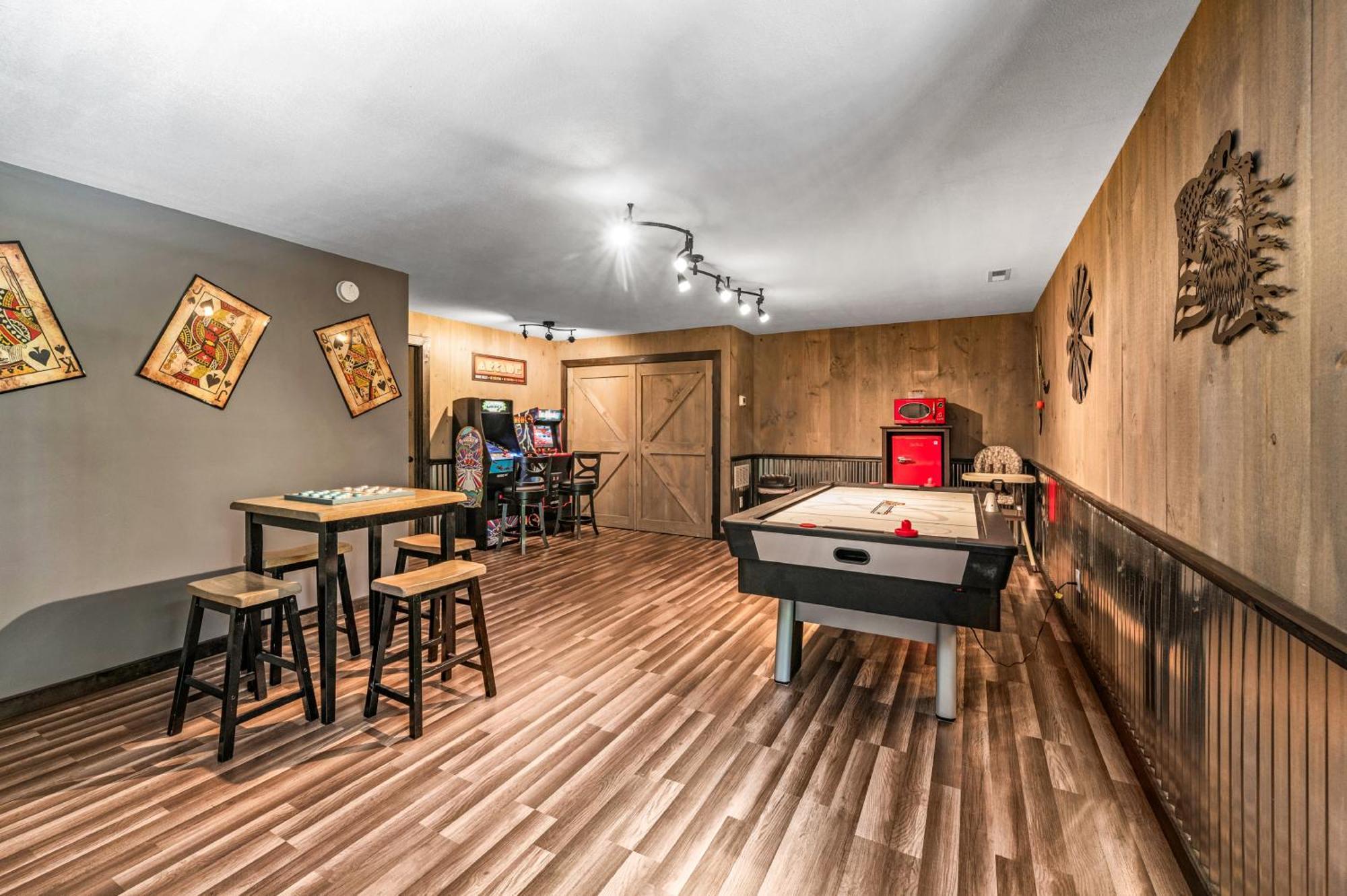 Lil Cabin In The Cove! Mtn Views, Theater, Hot Tub, Games, King Beds, Prime Location! Sevierville Kültér fotó