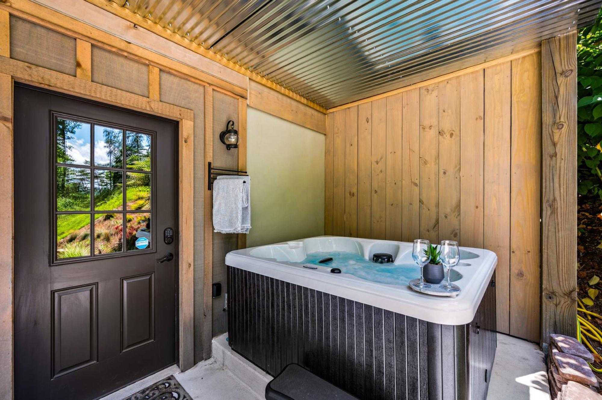 Lil Cabin In The Cove! Mtn Views, Theater, Hot Tub, Games, King Beds, Prime Location! Sevierville Kültér fotó