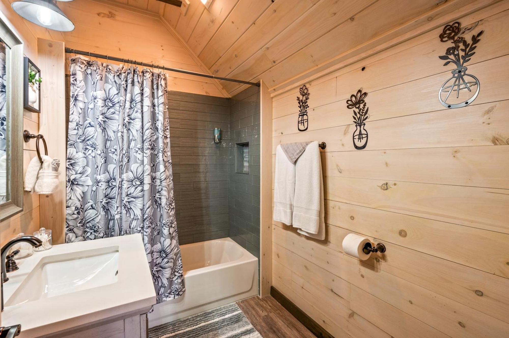 Lil Cabin In The Cove! Mtn Views, Theater, Hot Tub, Games, King Beds, Prime Location! Sevierville Kültér fotó