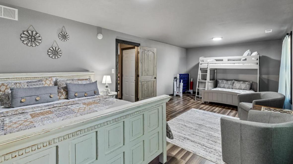 Lil Cabin In The Cove! Mtn Views, Theater, Hot Tub, Games, King Beds, Prime Location! Sevierville Kültér fotó