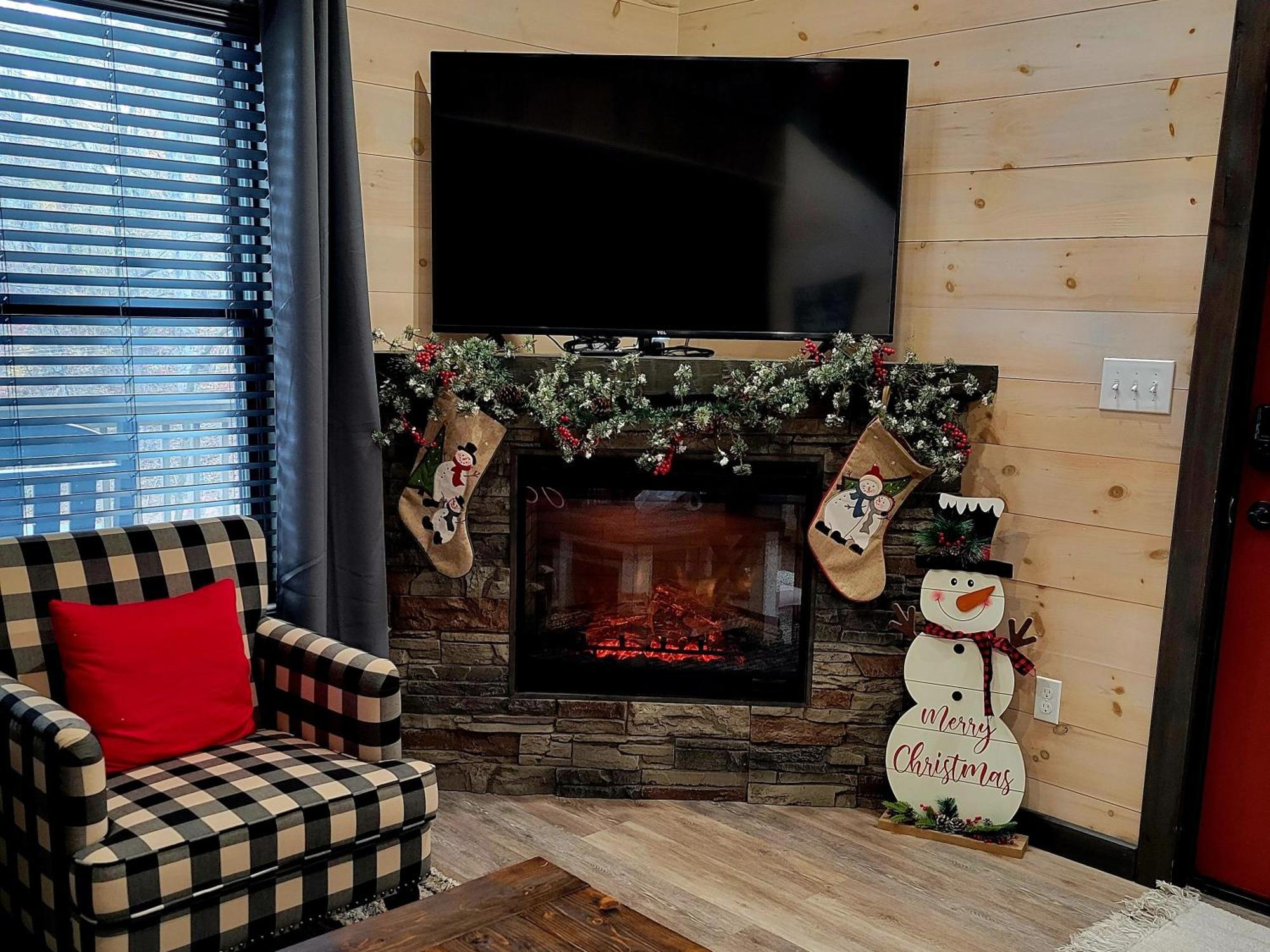 Lil Cabin In The Cove! Mtn Views, Theater, Hot Tub, Games, King Beds, Prime Location! Sevierville Kültér fotó